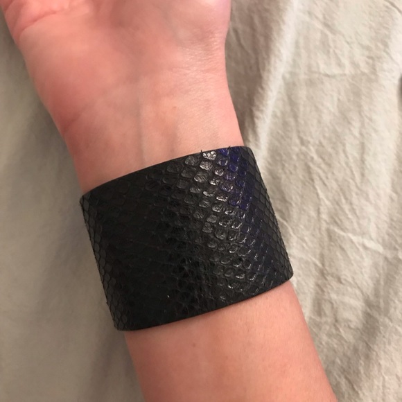 Vince Camuto Snake print leather cuff - Picture 5 of 7